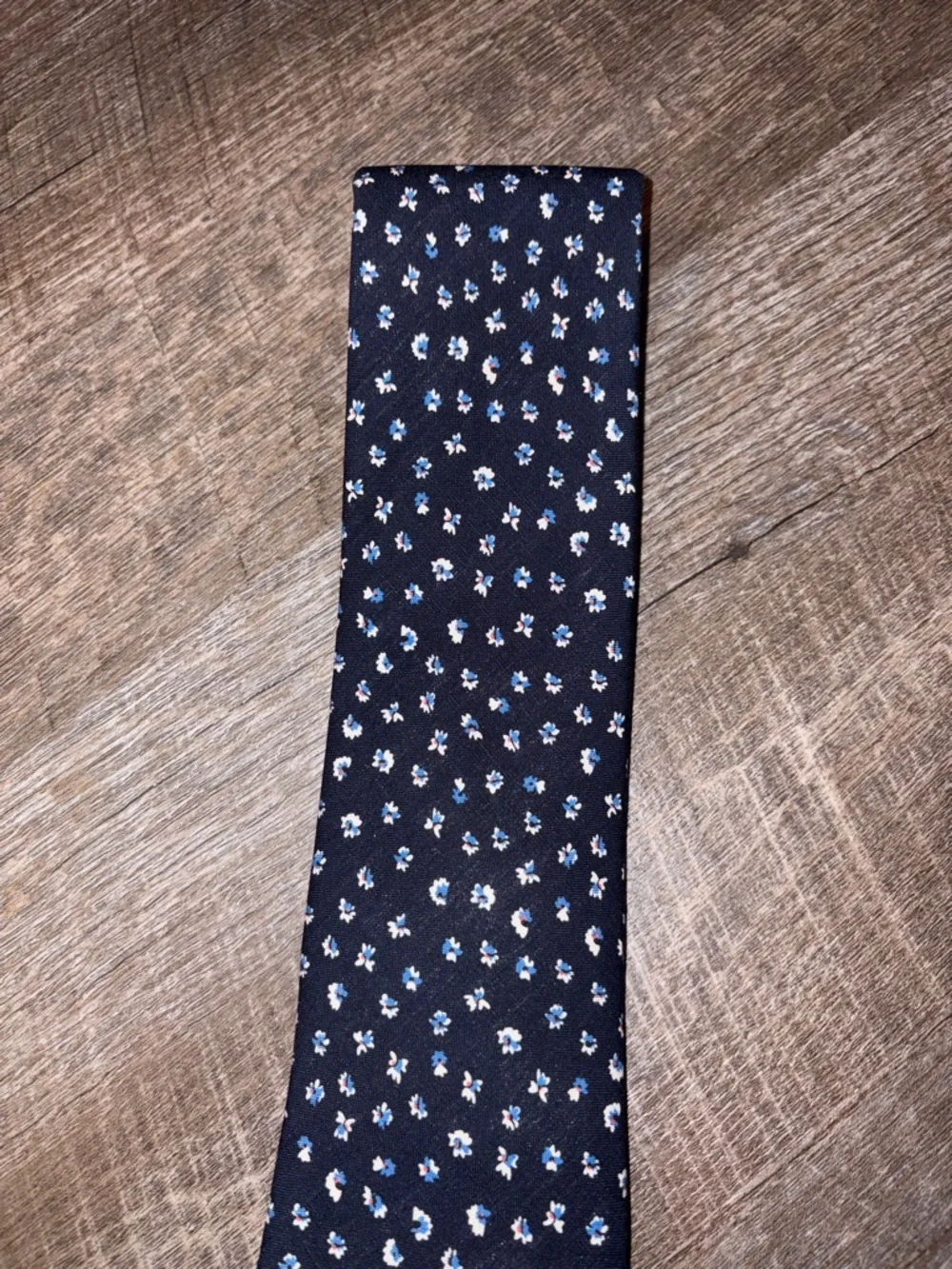 Jos A. Bank Traveler Stain Resistant Long Navy Blue Floral Silk Linen Necktie